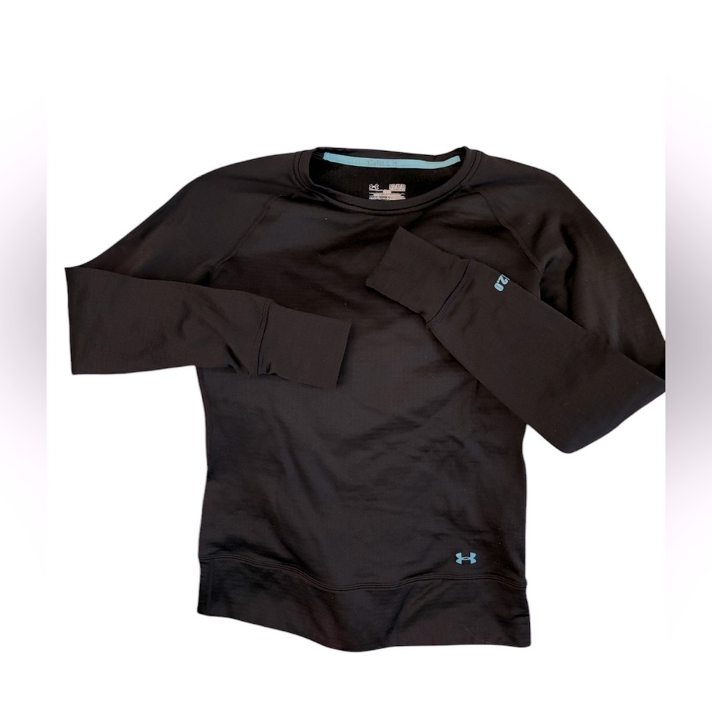 Under Armour long sleeved THERMAL. Great for skiing / cold weather warmth! Sz M